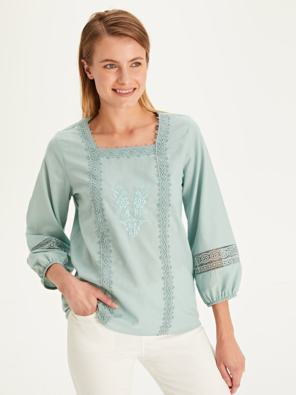 Yeşil Kare Yaka Nakışlı Uzun Kollu Pamuklu Kadın Bluz