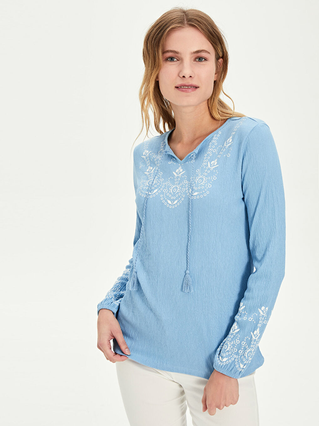 Mavi Yakası Püsküllü Baskılı Uzun Kollu Pamuklu Kadın Tişört