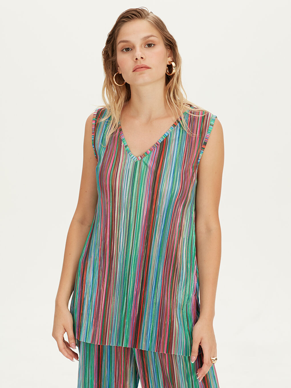 Mavi V Yaka Desenli Kadın Atlet-1