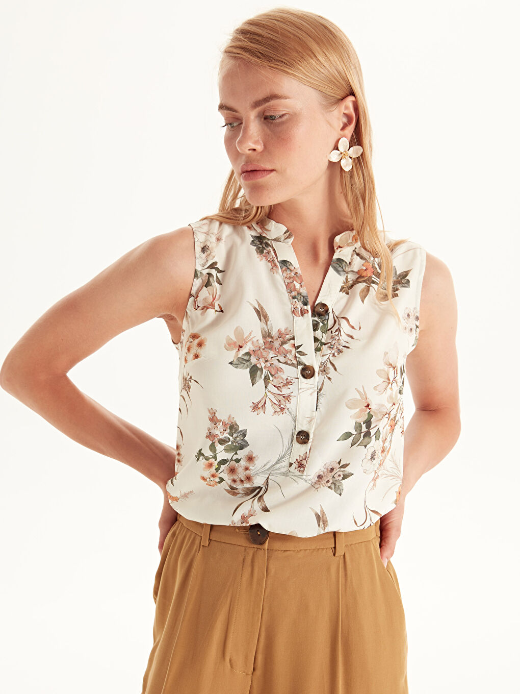 Ekru Çiçek Desenli Viskon Kadın Bluz-1
