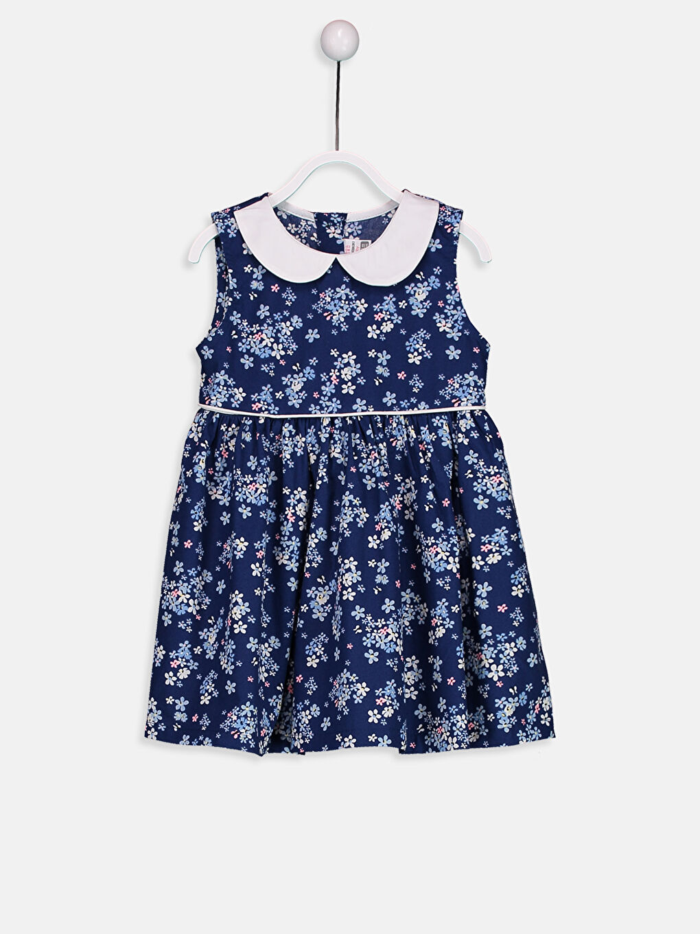 فستان أزرق طفلة صغيرة