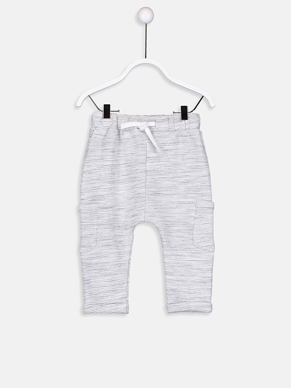 بنطال رياضي أبيض طفل صغير