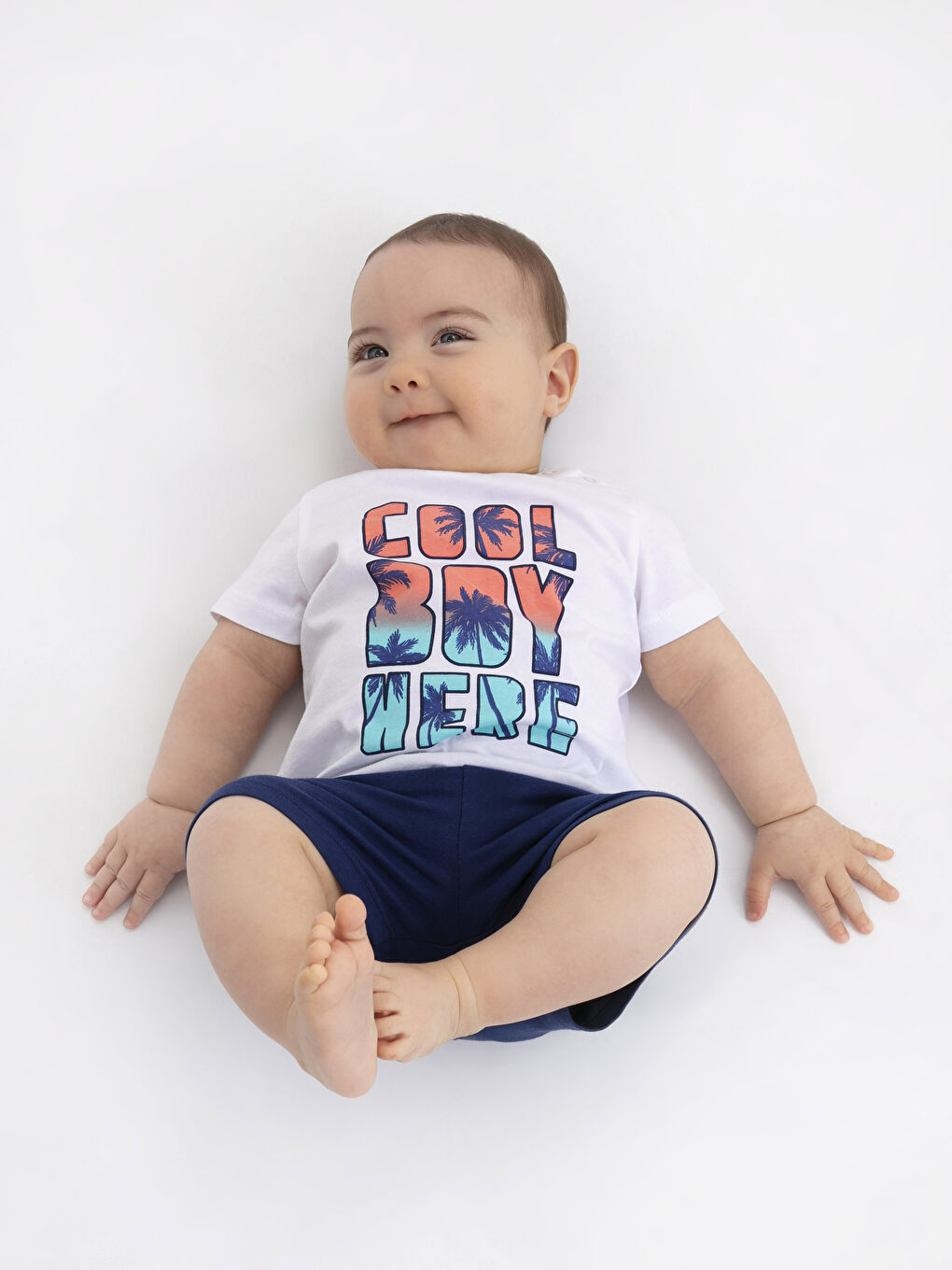 Beyaz Erkek Bebek Pamuklu Tişört ve Şort