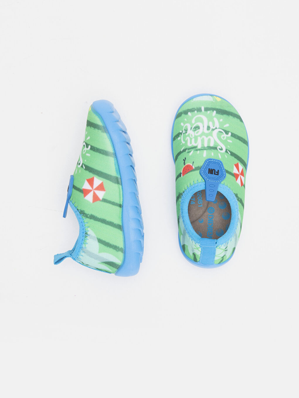 أحذية مائية للأولاد الصغار بطبعة تريكو-1