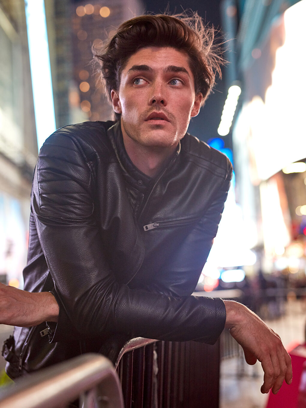 Siyah Erkek Deri Görünümlü Mont