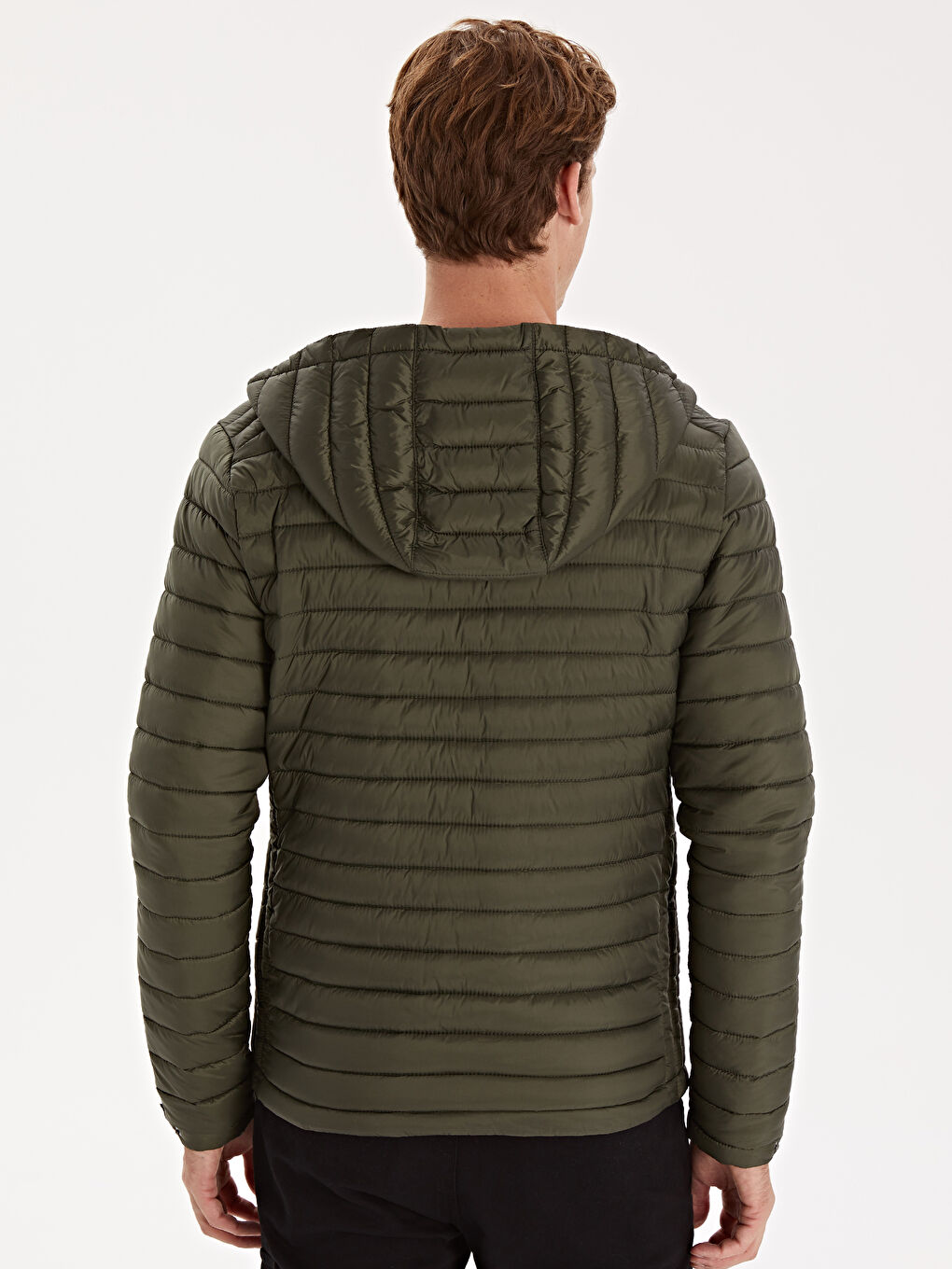 جاكيت نفخ رجالي رقيق بقصة مريحة وبقبّ-4