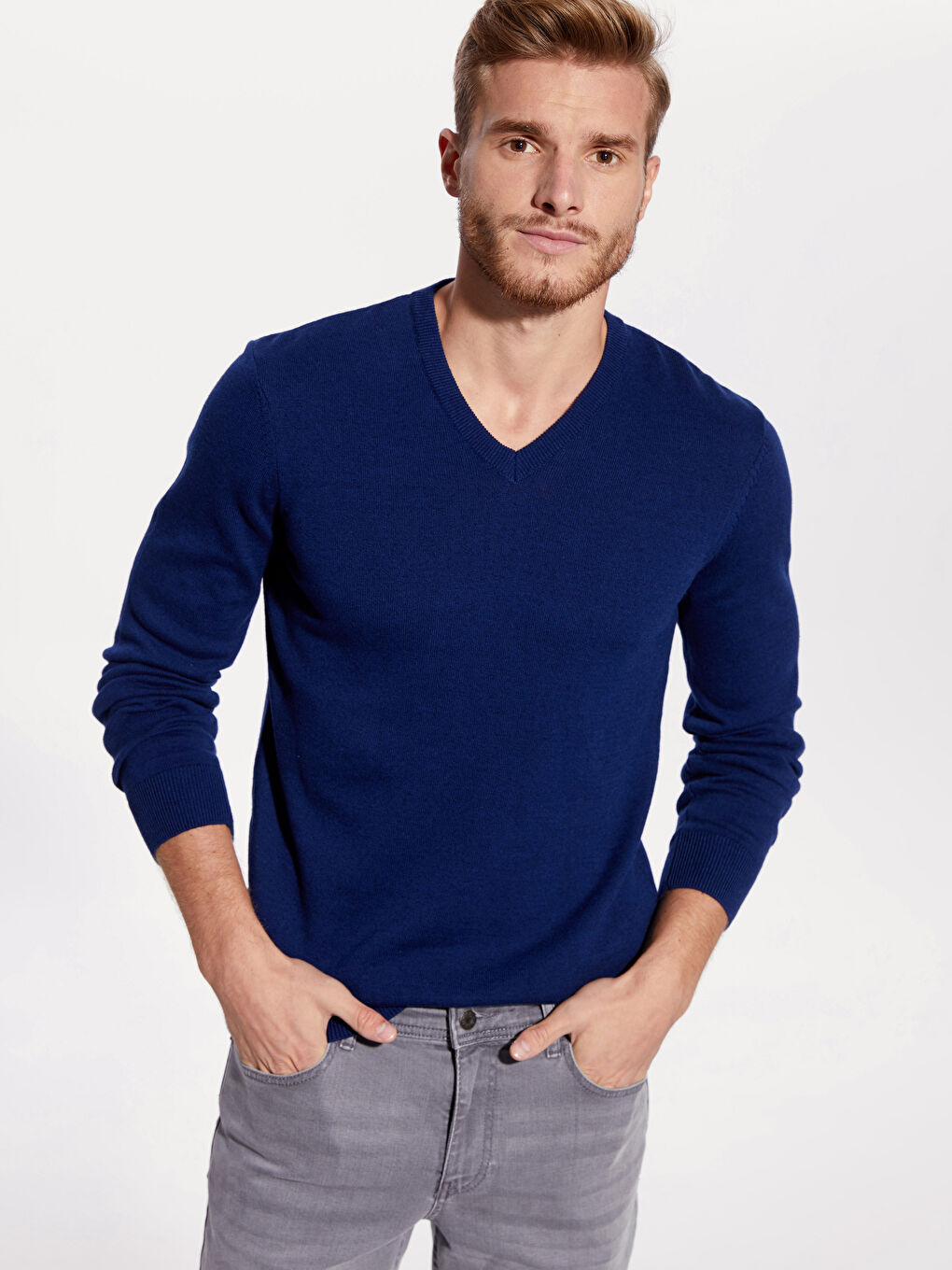 Светр з V-подібним вирізом і довгим рукавом для чоловіків з трикотажу