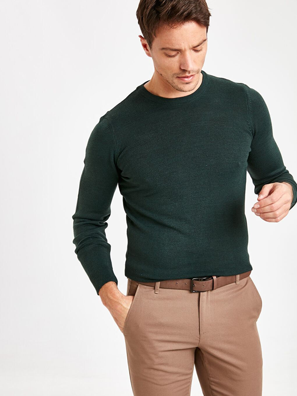 Мужской свитер с круглым вырезом из трикотажа