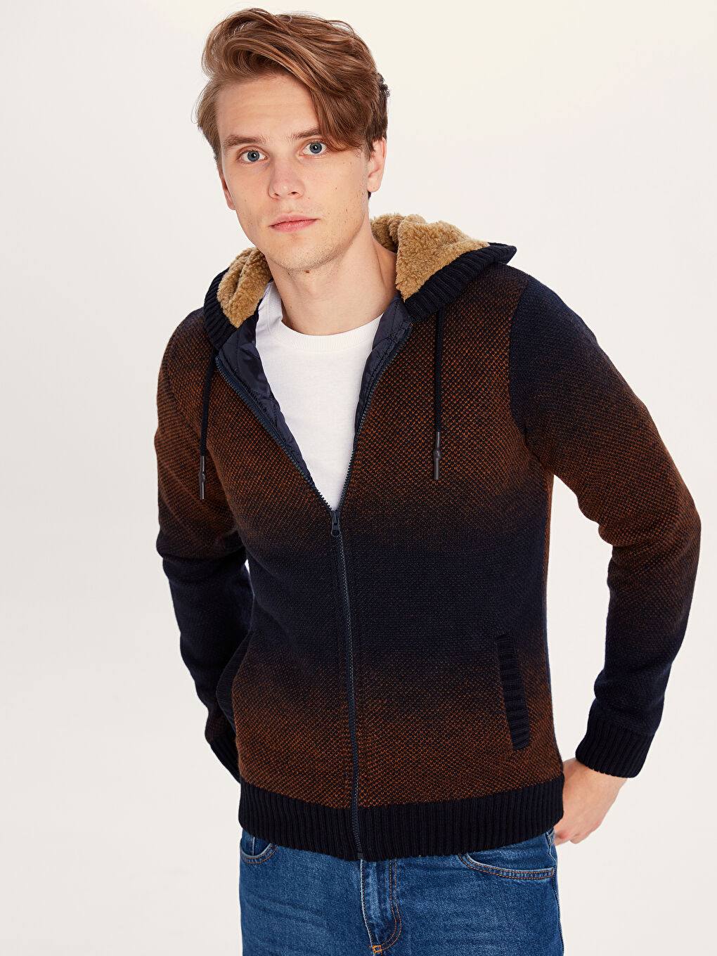 Мужской кардиган с капюшоном из трикотажа