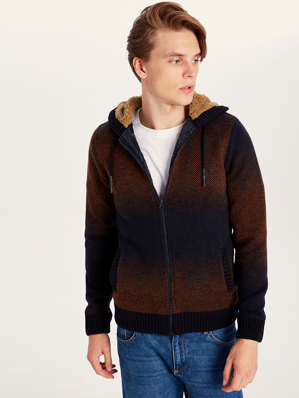 Мужской кардиган с капюшоном из трикотажа-1