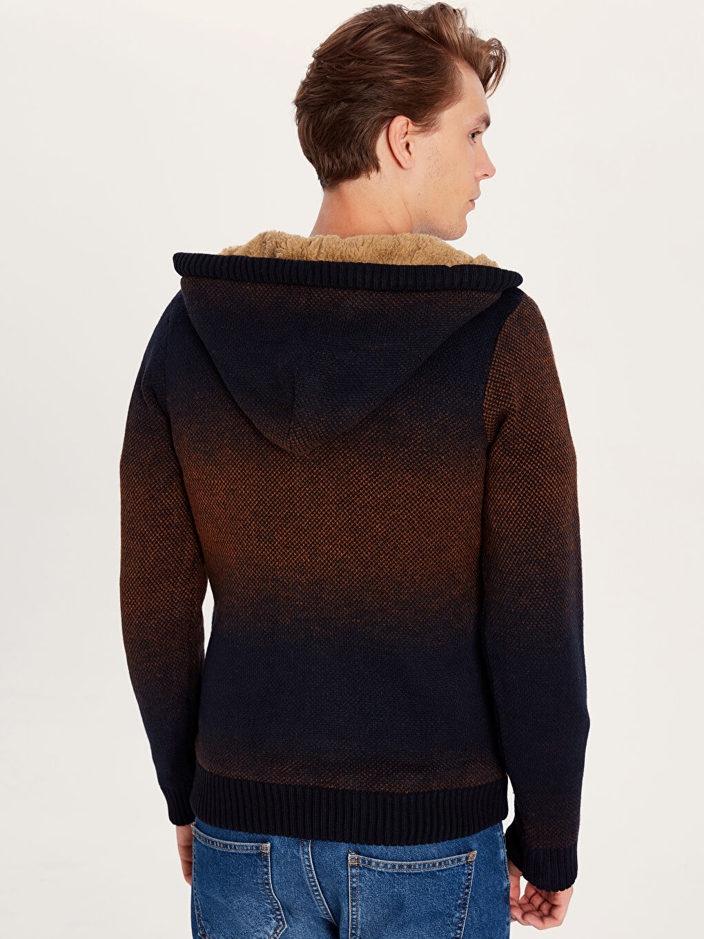 Мужской кардиган с капюшоном из трикотажа-2