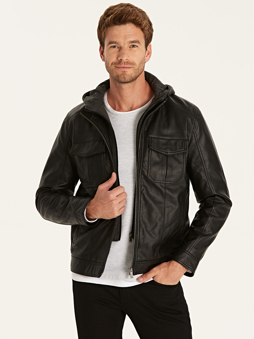 Siyah Dik Yaka Erkek Deri Görünümlü Mont