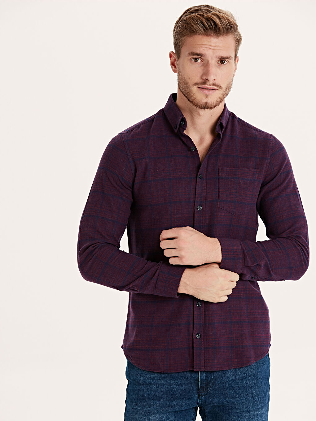 Приталенная мужская рубашка из габардина с длинными рукавами-1