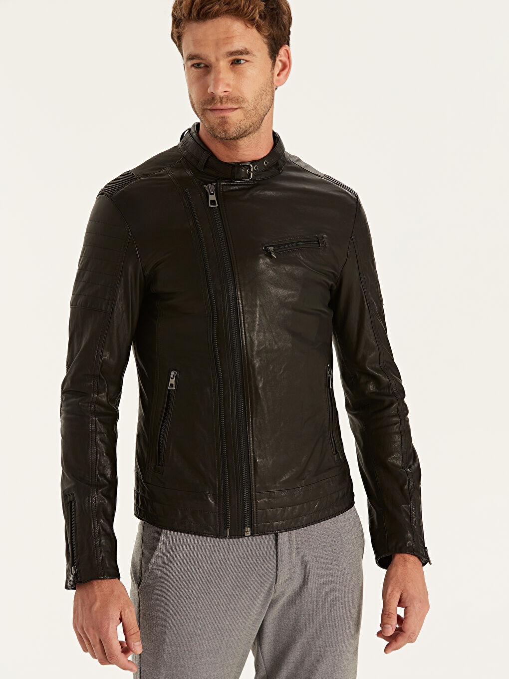 Siyah Dik Yaka Erkek Deri Mont