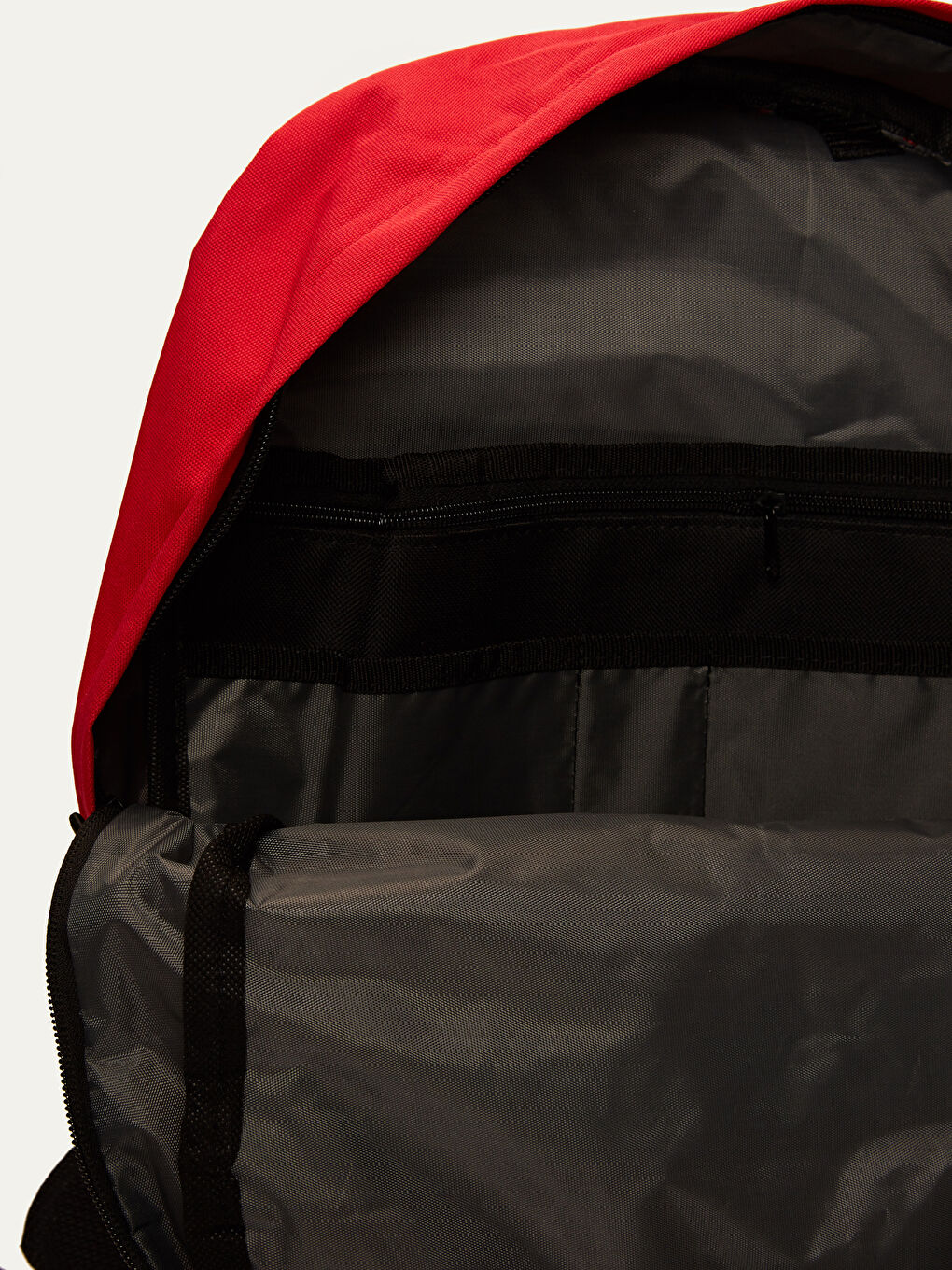 Kırmızı Sırt Çantası-2