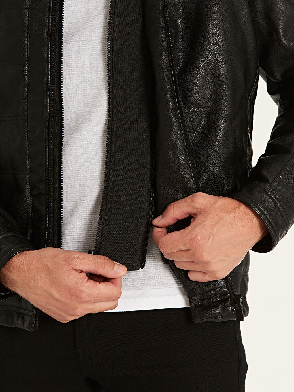 Siyah Erkek Deri Görünümlü Mont-4