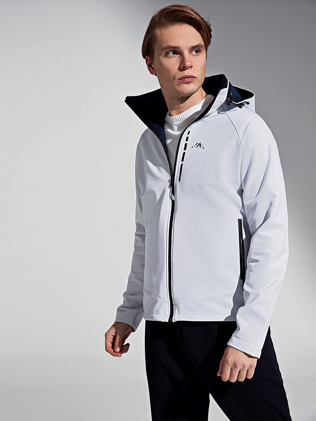 Beyaz Kapüşonlu Softshell Mont-3