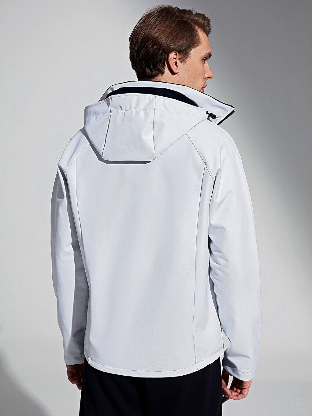 Beyaz Kapüşonlu Softshell Mont-4