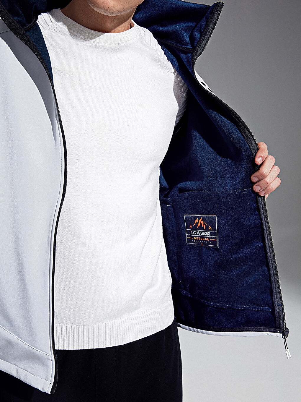 Beyaz Kapüşonlu Softshell Mont-5