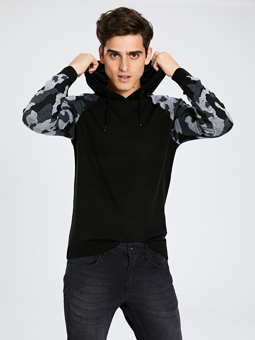 Muški trikotažni džemper sa kapuljačom-1