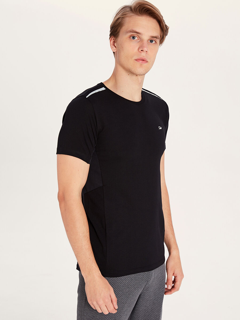 Siyah Bisiklet Yaka Penye Erkek Tişört-1