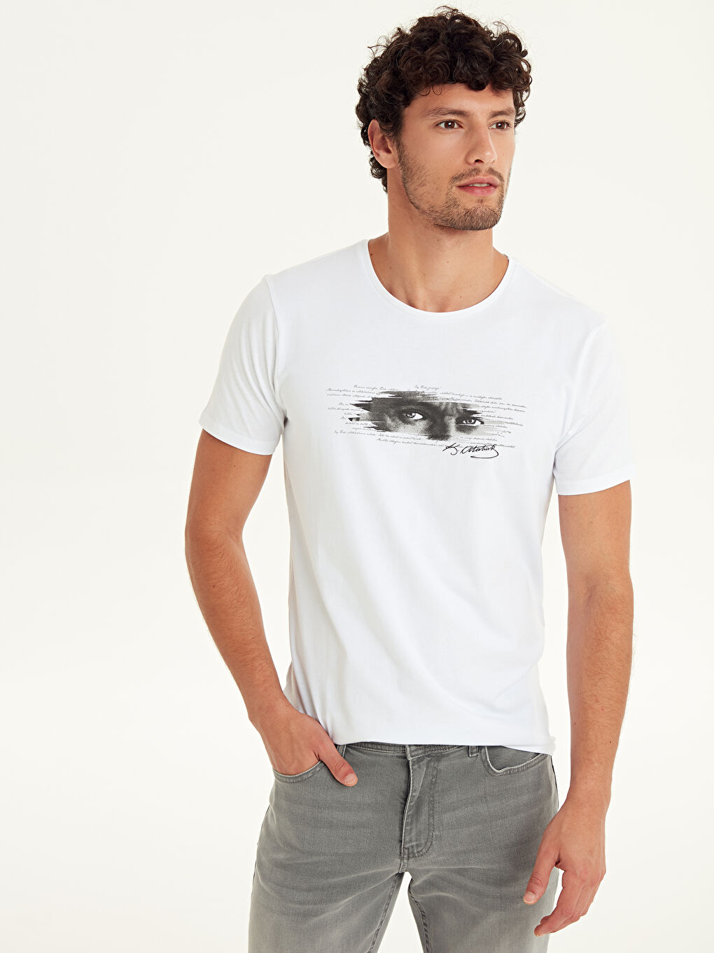 Beyaz Bisiklet Yaka Kısa Kollu Atatürk Baskılı Penye Erkek Tişört-1