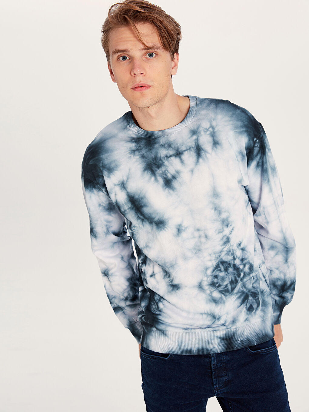 Beyaz Bisiklet Yaka Desenli Sweatshirt-2