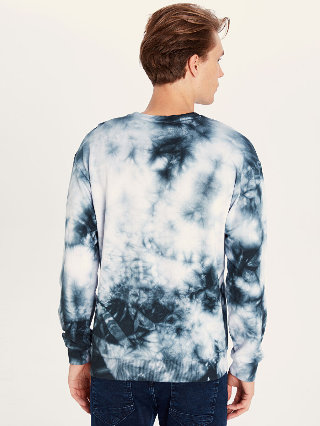 Beyaz Bisiklet Yaka Desenli Sweatshirt-3