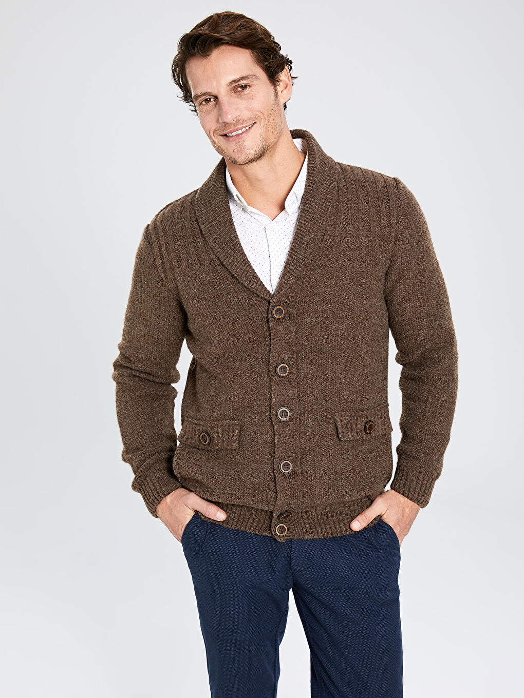 Cardigan en Tricot à Col Châle pour Hommes Coupe Standard