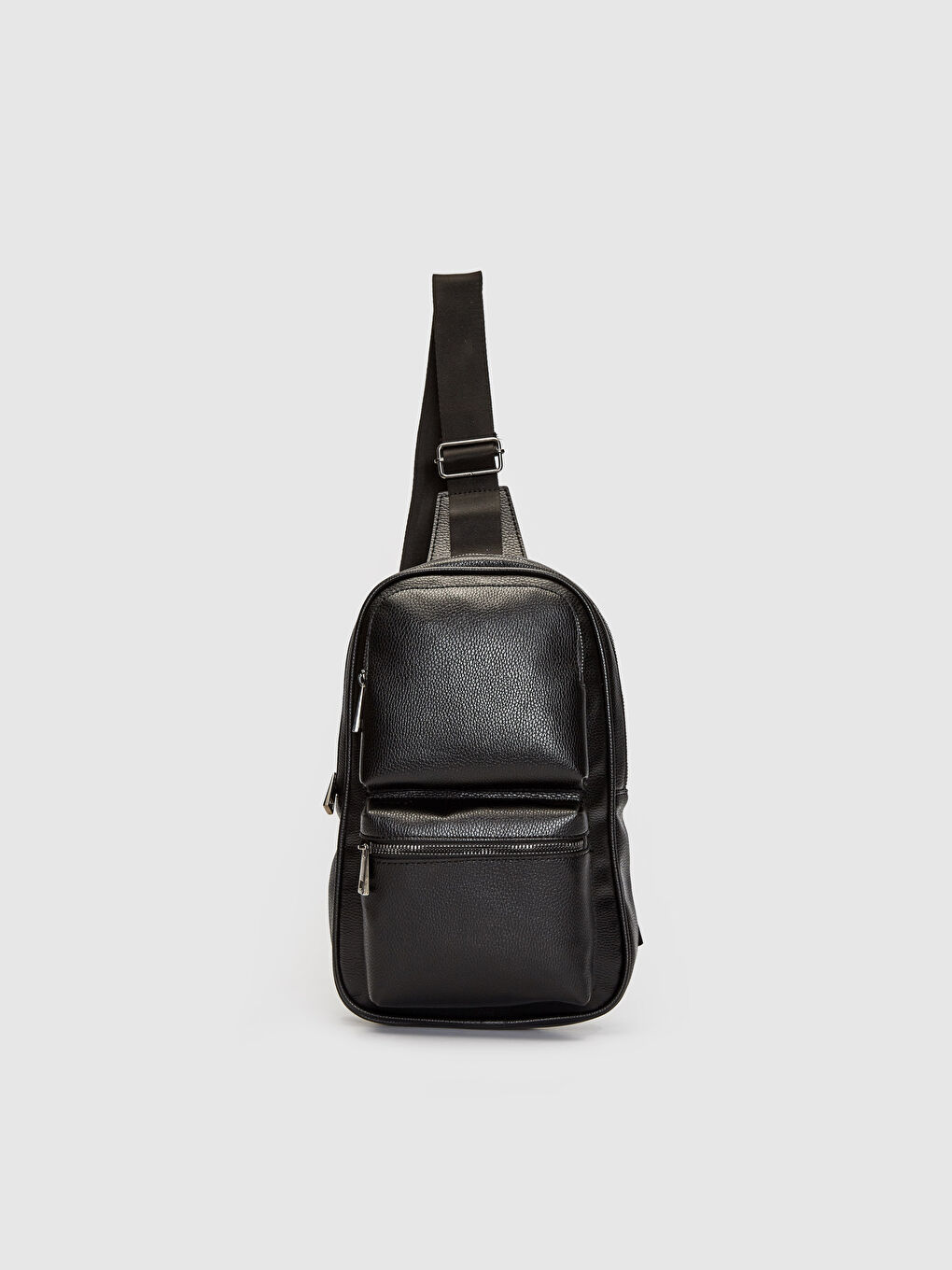 Siyah Deri Görünümlü Sırt ve Göğüs Çantası