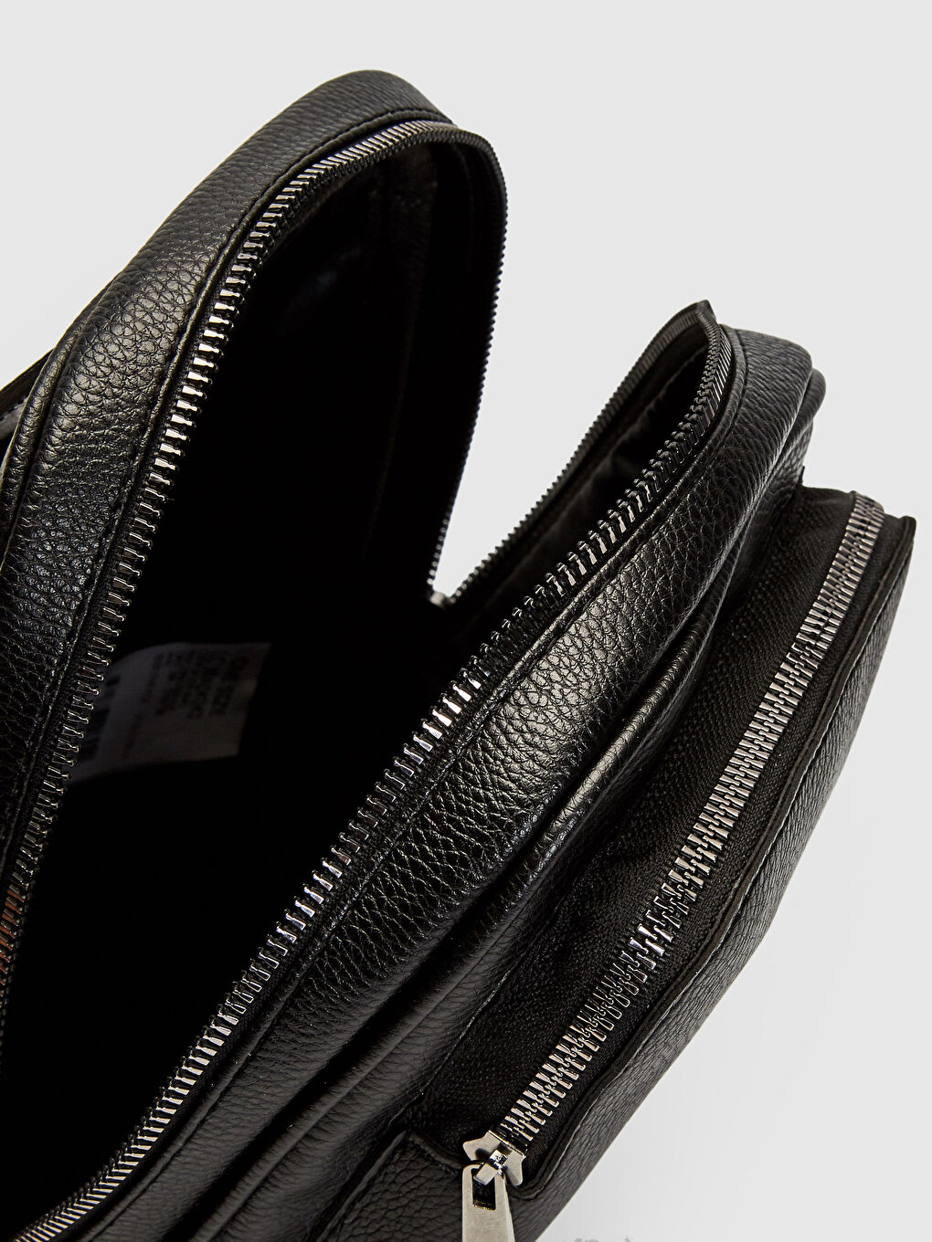 Siyah Deri Görünümlü Sırt ve Göğüs Çantası-2