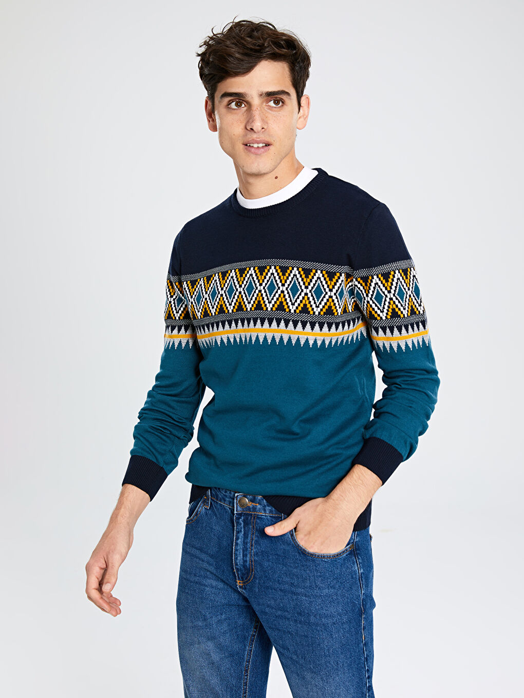 Ерлерге арналған трикотаж ұзын жеңді дөңгелек жағалы жемпір