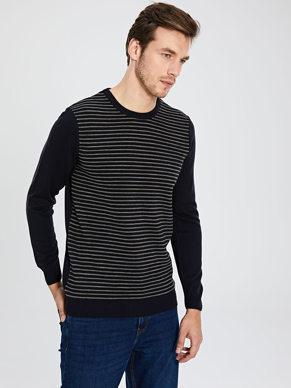 Пуловер от трико с кръгло деколте и дълъг ръкав за мъже-1