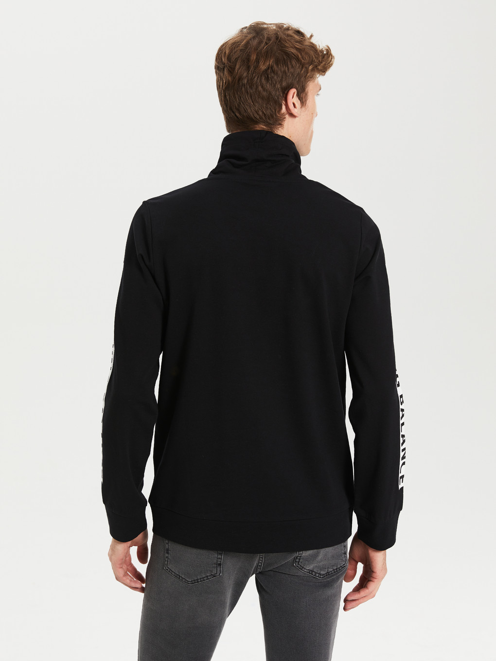 Siyah Keşiş Yaka Baskılı Uzun Kollu Sweatshirt-3