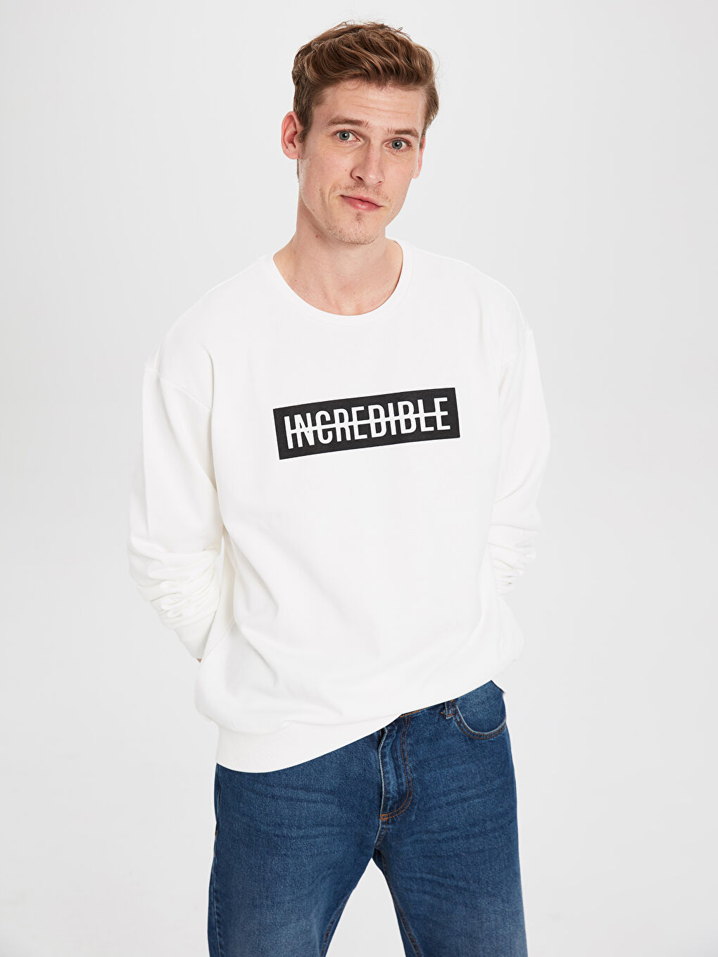 Beyaz Bisiklet Yaka Baskılı Uzun Kollu Sweatshirt Baba Oğul Kombini