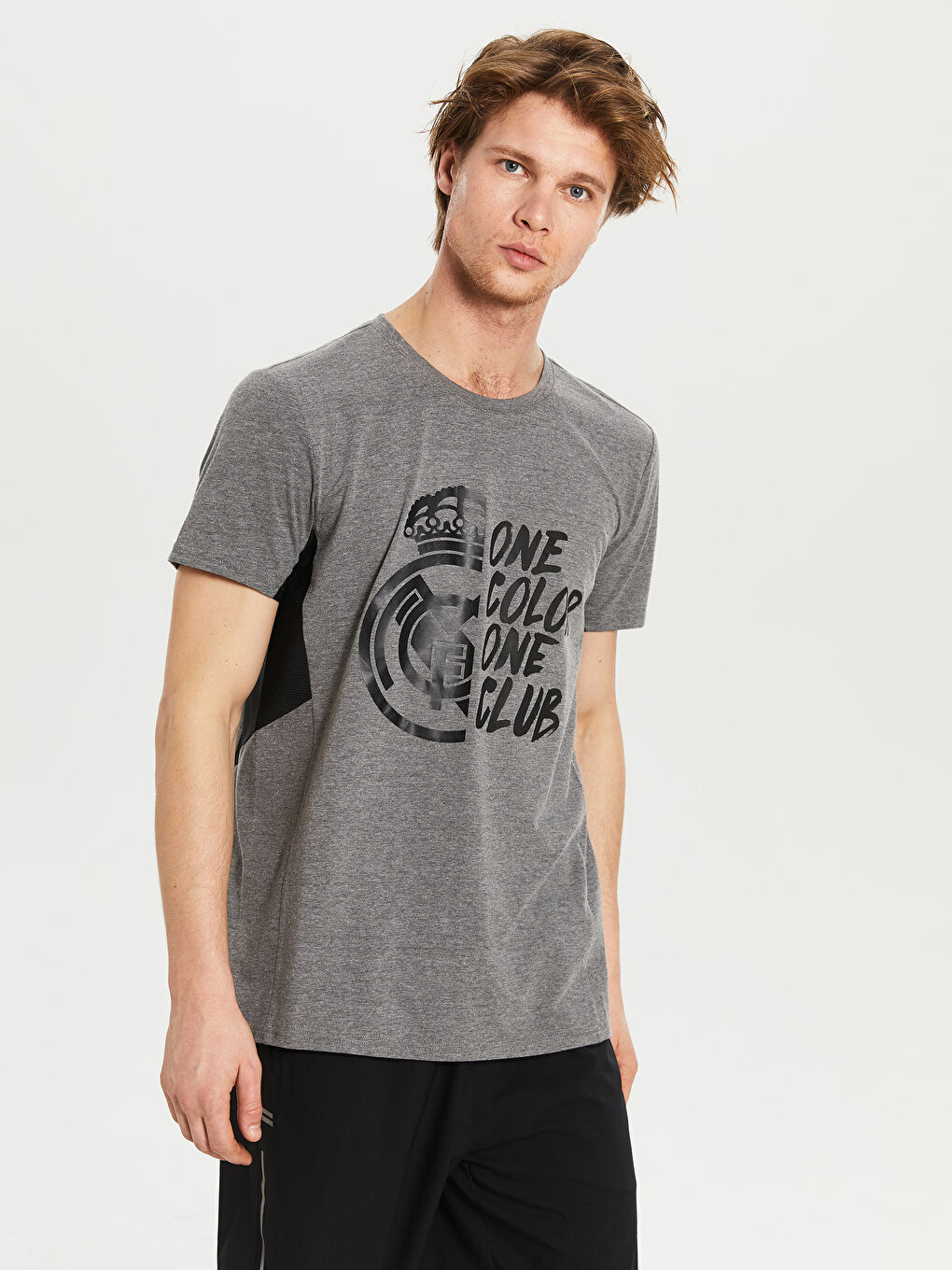 Gri Bisiklet Yaka Kısa Kollu Real Madrid Baskılı Aktif Spor Erkek Taraftar Tişört