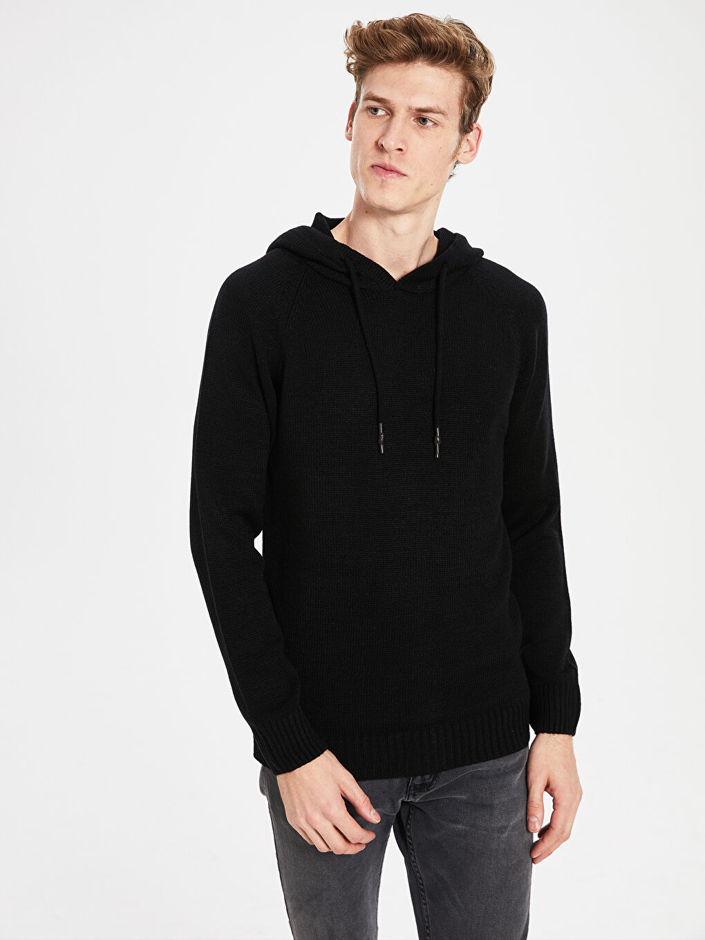 Светр трикотажний з капюшоном для чоловіків-1
