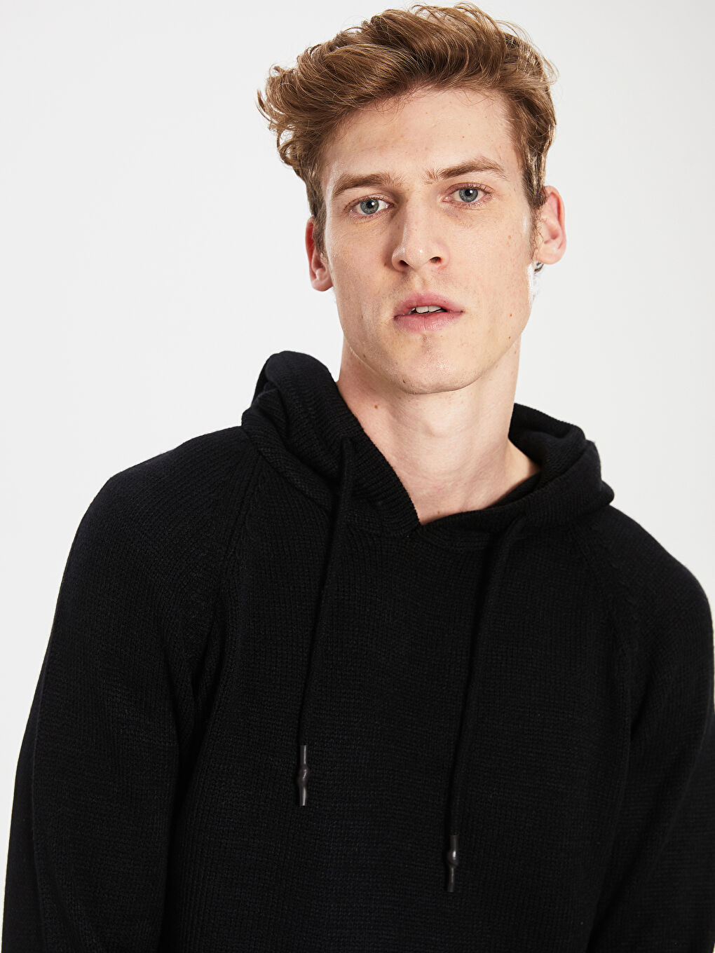 Светр трикотажний з капюшоном для чоловіків-2