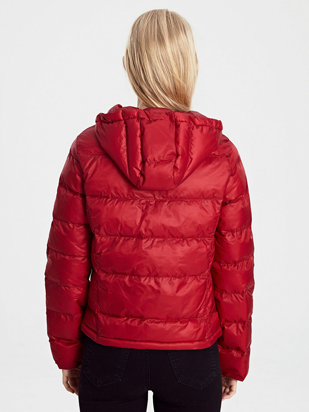 Kırmızı Kapüşonlu Uzun Kollu Kadın Şişme Mont-2