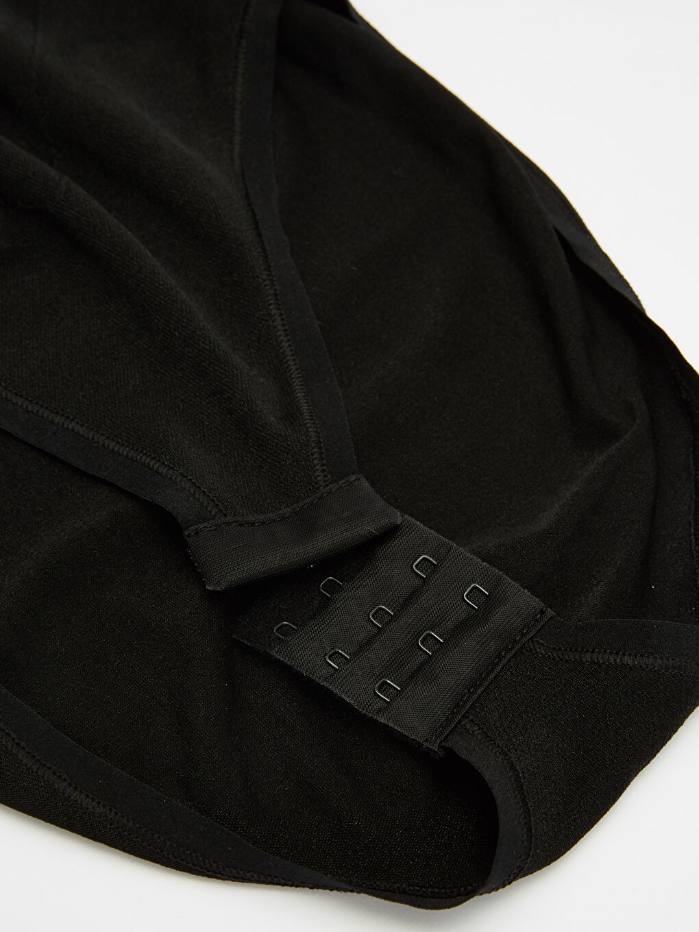 Siyah U Yaka Standart Fit Kadın Dikişsiz Korse-3