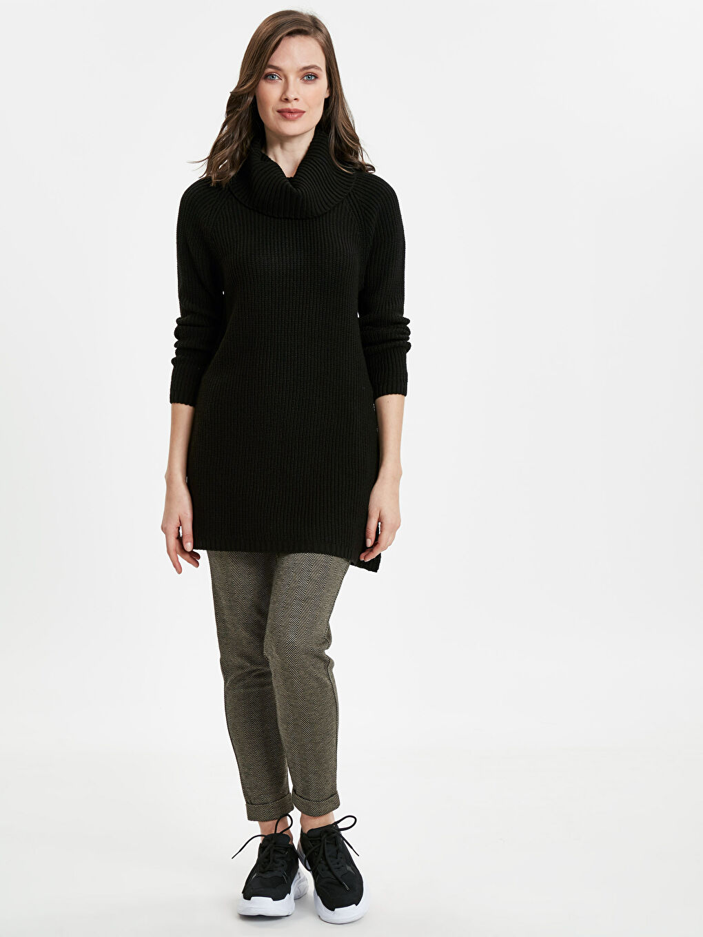 Siyah Dökümlü Yaka Kadın Tunik-2