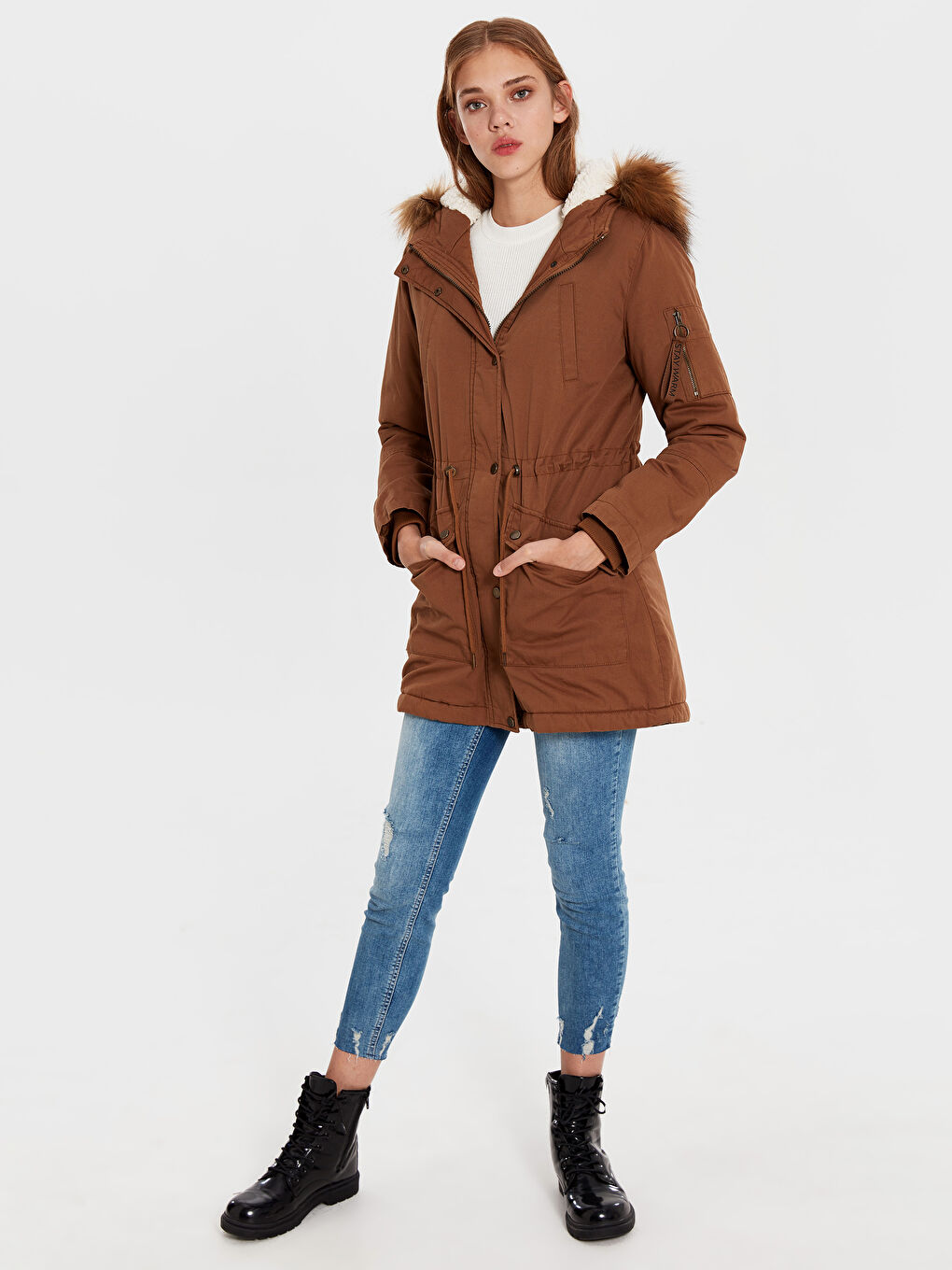 Kahverengi Kapüşonlu Uzun Kollu Kadın Parka-3