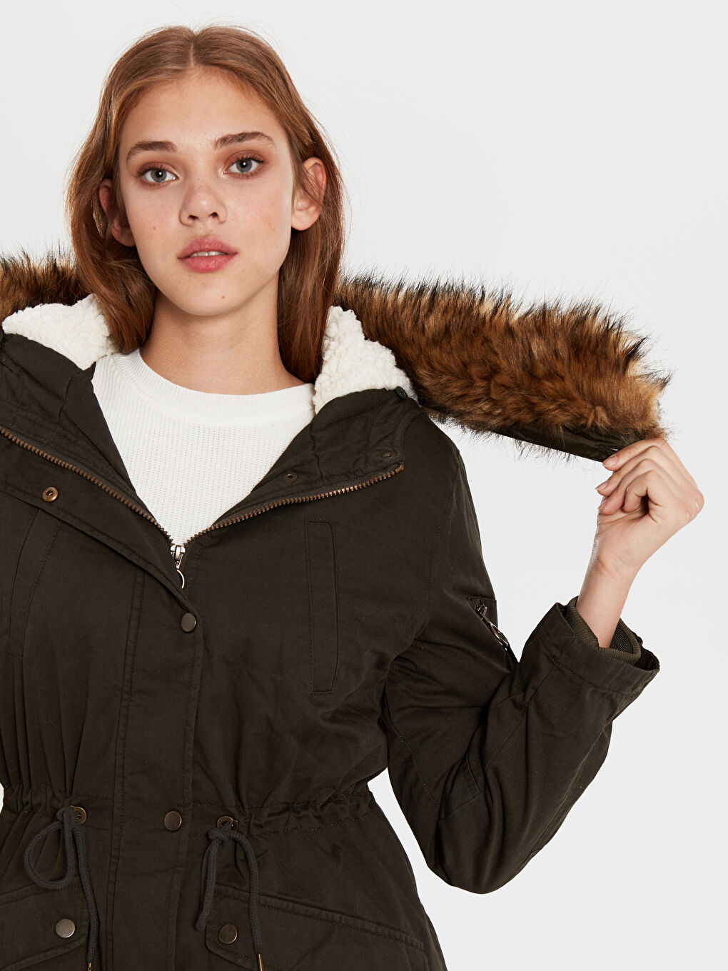 Haki Kapüşonlu Uzun Kollu Kadın Parka-4