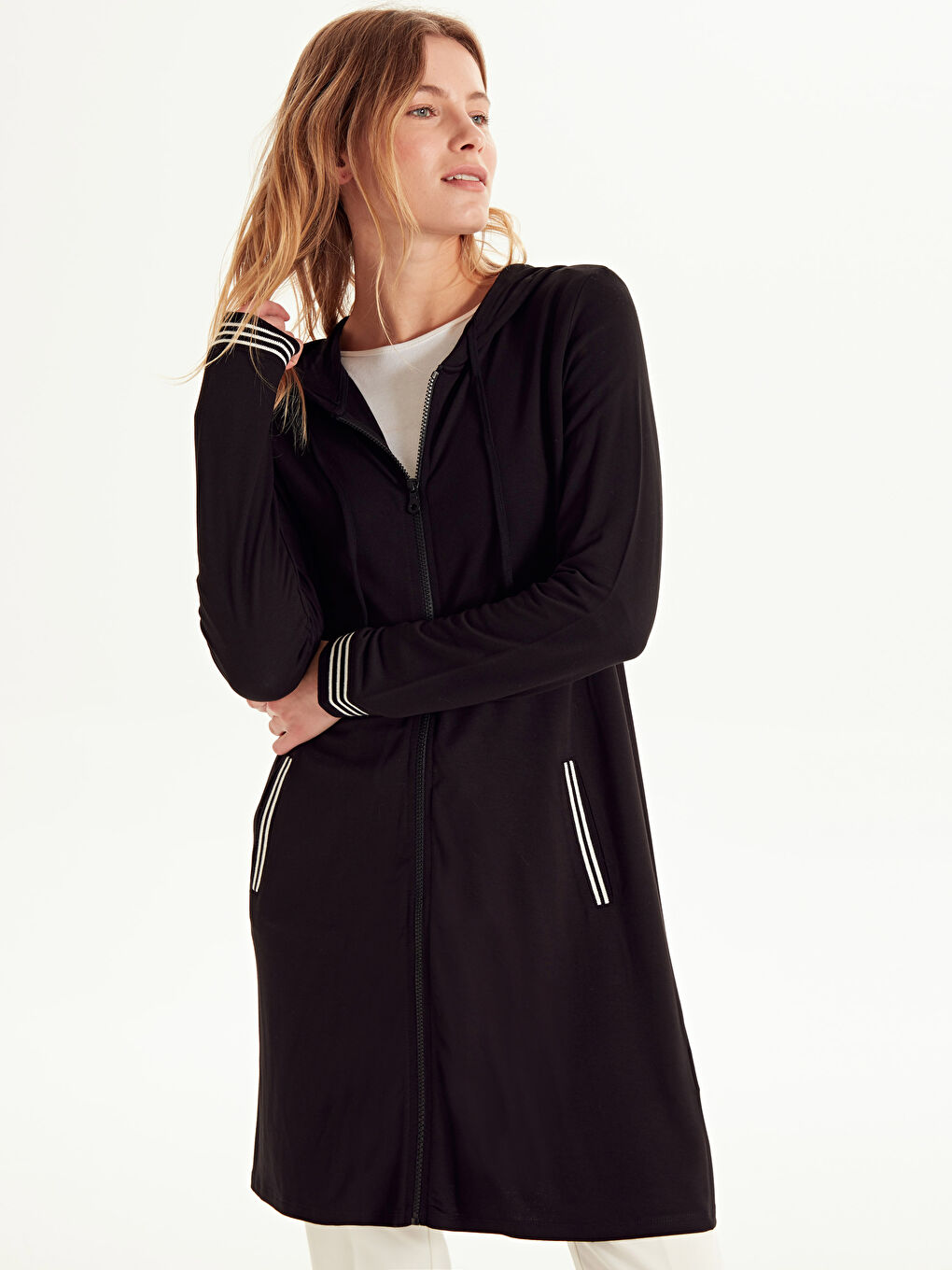 Siyah Kapüşonlu Düz Uzun Kollu Kadın Spor Hırka