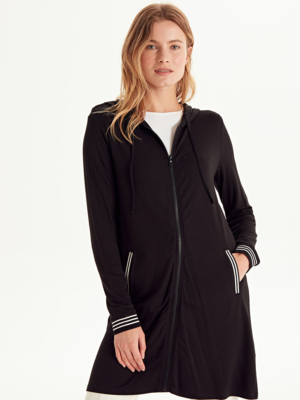 Siyah Kapüşonlu Düz Uzun Kollu Kadın Spor Hırka-1