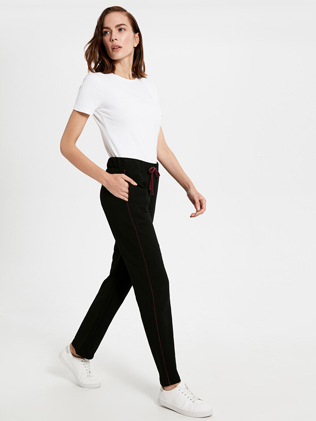 Siyah Şerit Detaylı Kadın Eşofman Alt