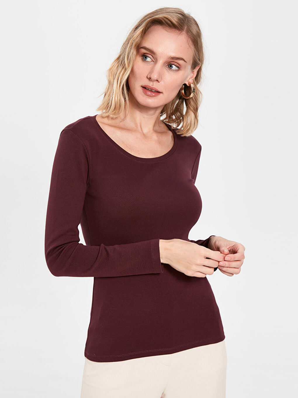 Standard Fit U Neck Long Sleeve Women's T-Shirt-1