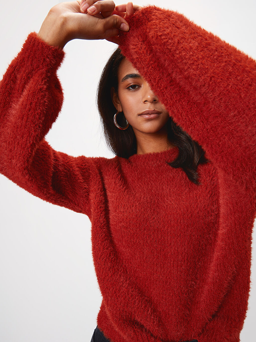 Свитер из трикотажа с круглым вырезом и длинным рукавом для женщин