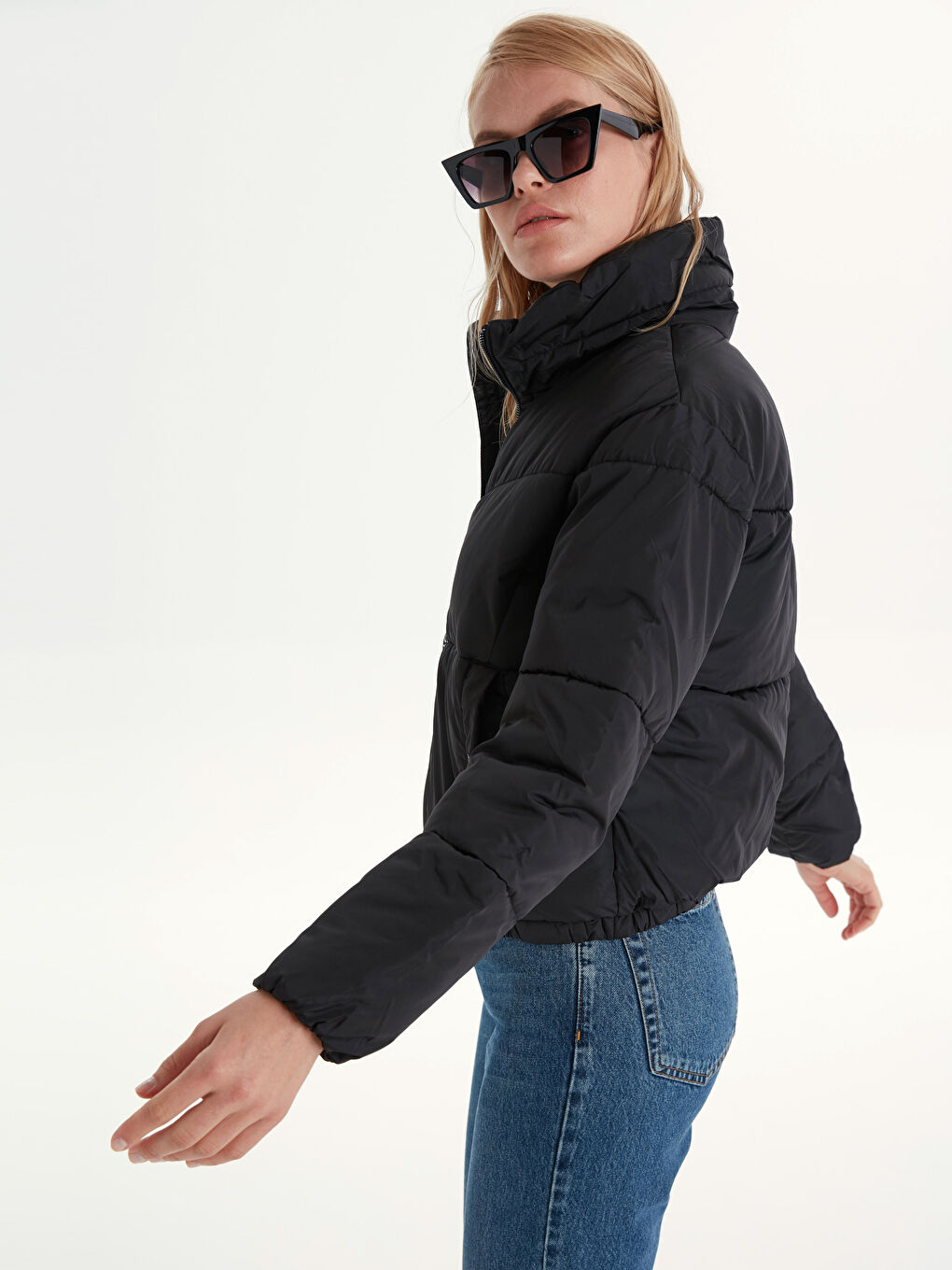 Siyah Uzun Kollu Kadın Şişme Mont-1