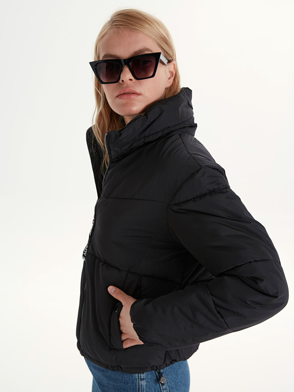 Siyah Uzun Kollu Kadın Şişme Mont-2